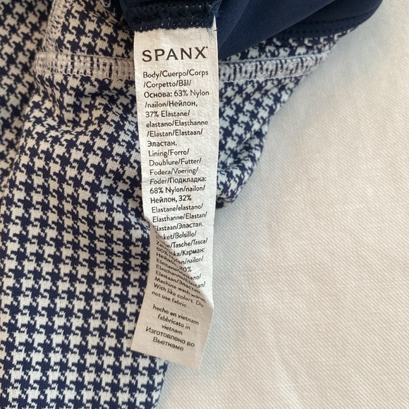 Spanx Houndstooth Booty Boost Leggings - Picture 6 of 9